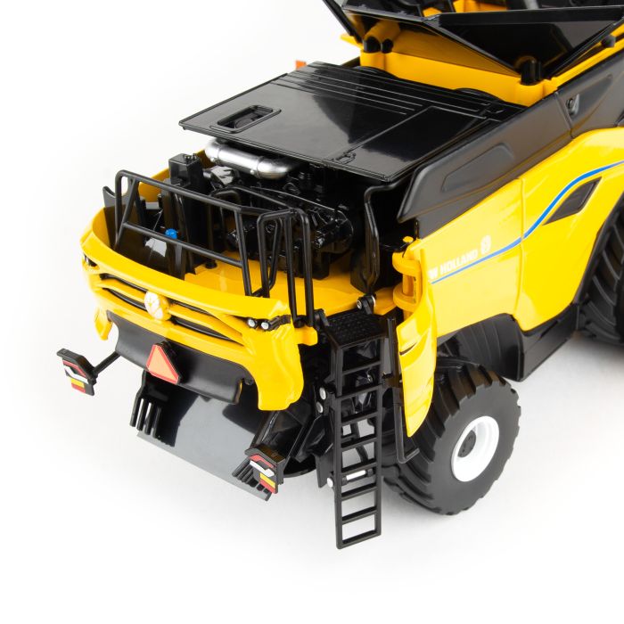 1/32 New Holland Combine CR11