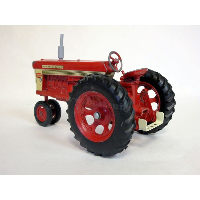 1/16 Farmall 560 NF repaint