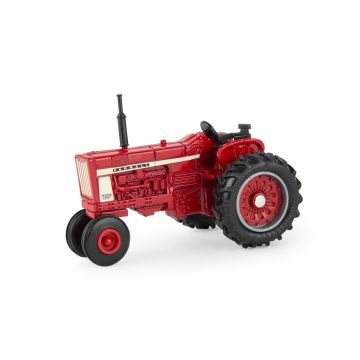 1/64 Farmall 806 WF with clamshell fenders